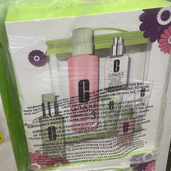 Clinique 6pc skincare set gift holidays bag Christmas skincare beauty - Picture 3 of 5